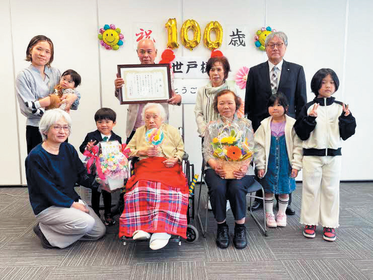 世戸ミキ子さんとご家族
