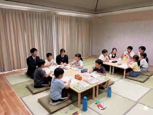 くつろいだり、みんなで勉強したり
