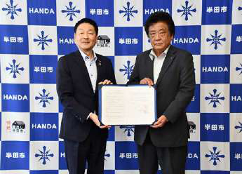 日本赤十字社愛知県支部 事務局長 中角竜二氏（写真右）
