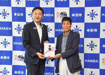 （株）セントラル 代表取締役会長 杉江正誼氏（写真右）