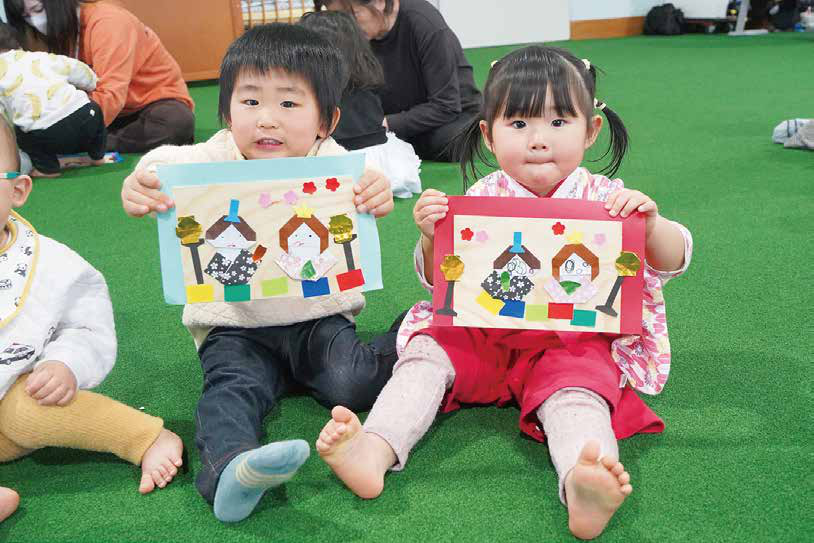 桃の節句にちなみ「おひな様」の折り紙飾りを親子で制作