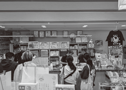 多くの人で賑わう道の駅
