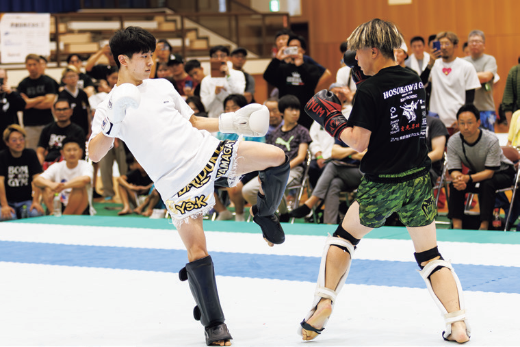 ラジャダムナン 3 階級王者・吉成名高選手による特別スパーリング。