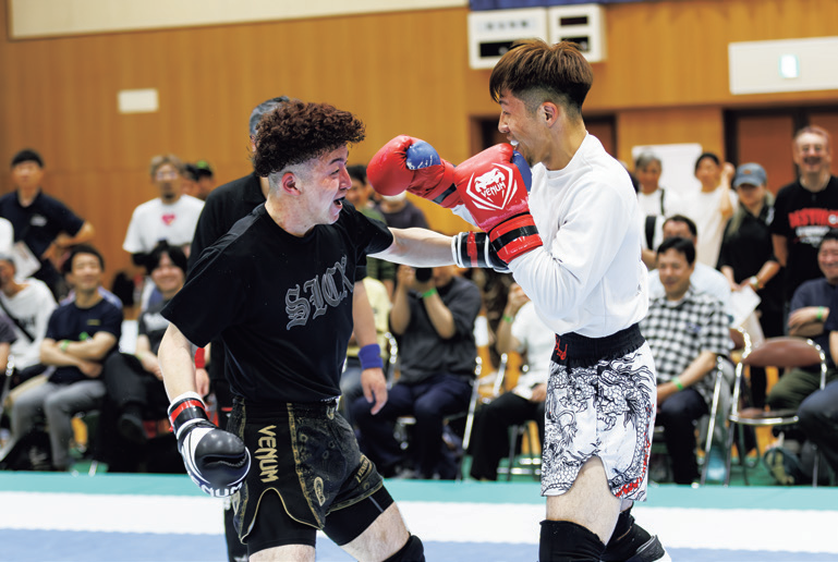 兄弟対決となった 70kg 級の一戦