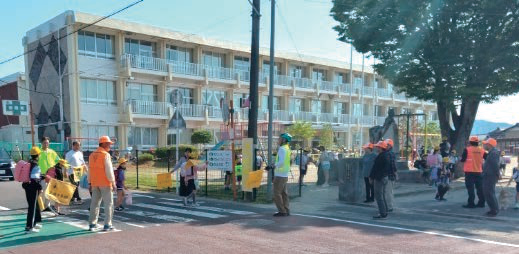 伏見小学校でのあいさつ運動